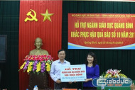 Bộ Giáo dục trao 1 tỷ đồng hỗ trợ Quảng Bình, Hà Tĩnh thiệt hại sau bão số 10